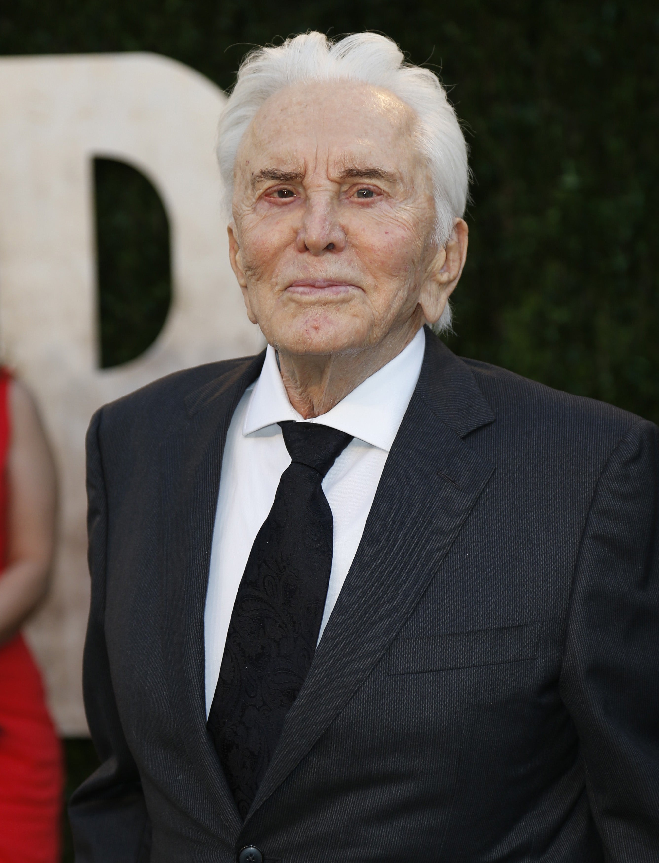 Kirk Douglas, 98, snubbed by hometown high school's hall of fame | Fox News