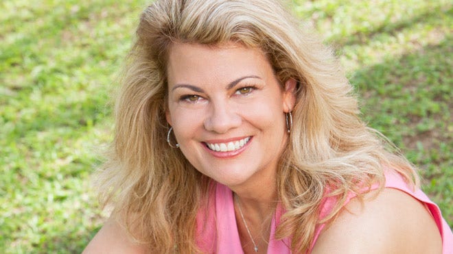 lisa-whelchel-smiling-660.jpg