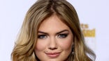Fan tries to charge Kate Upton's bathroom door at party