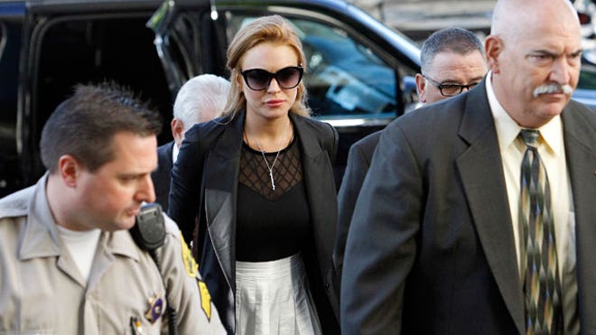 Lindsay Lohan Walking Court 640