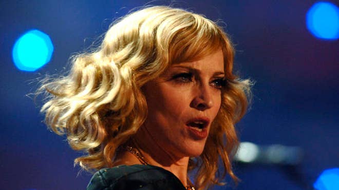 Madonna Perform 640