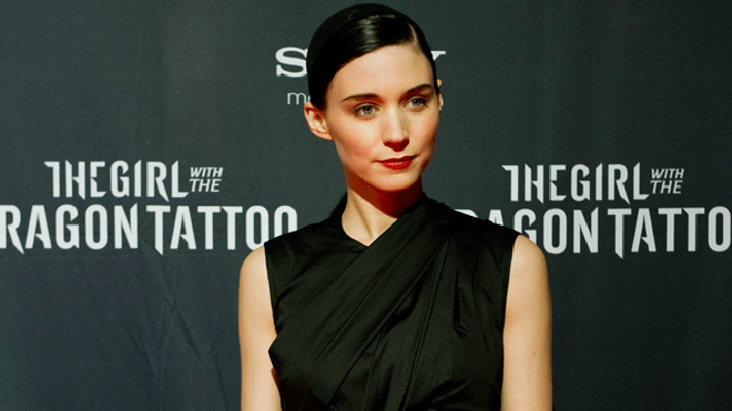 13 Actress Rooney Mara arrives to the premiere of the movie'The Girl With