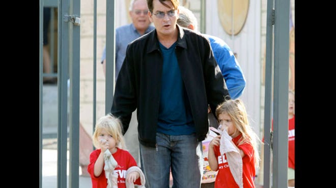 Charlie Sheen With Daughters 640