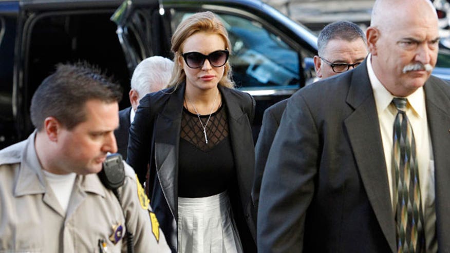 Lindsay Lohan Walking Court 640