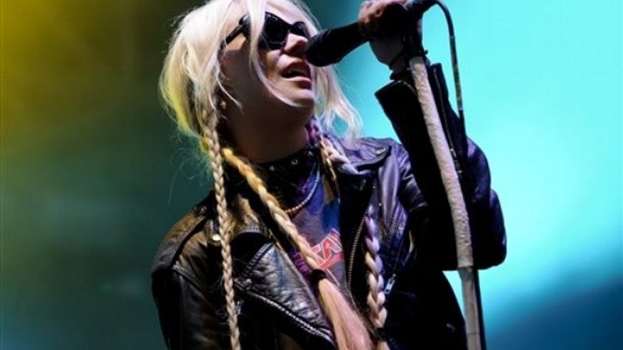 Taylor Momsen Perform 640