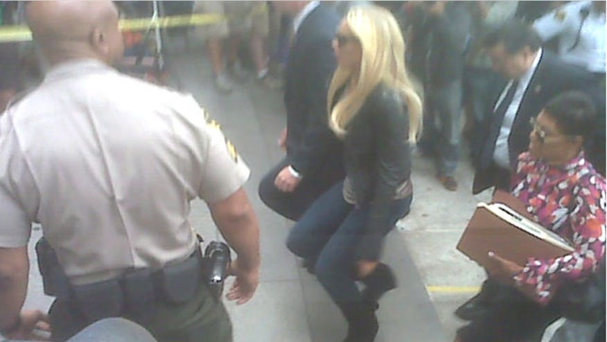 lindsay arrives 640