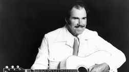 His son-in-law, Roy Beagle, says Whitman died Wednesday of heart failure.