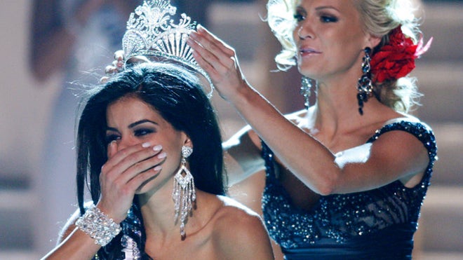 Miss USA 2009 Kristen Dalton Passes the Crown to Rima Fakih
