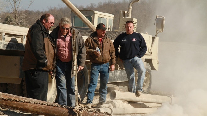 ‘Backyard Oil’ a real-life ‘Beverly Hillbillies’ as DIY drillers turn into millionaires overnight thumbnail