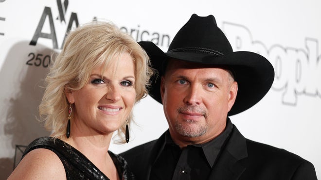 Hot Trends: Garth Brooks gushes about life with Trisha Yearwood