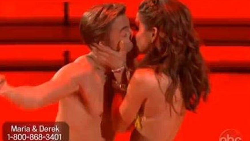 Derek-Hough-Maria-Menounos.jpg