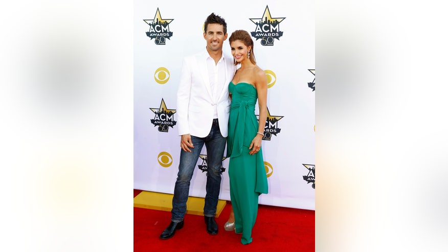 Jake Owen, Lacey split up