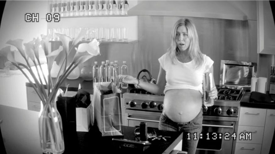 jen-aniston-pregnant-grab-660.jpg