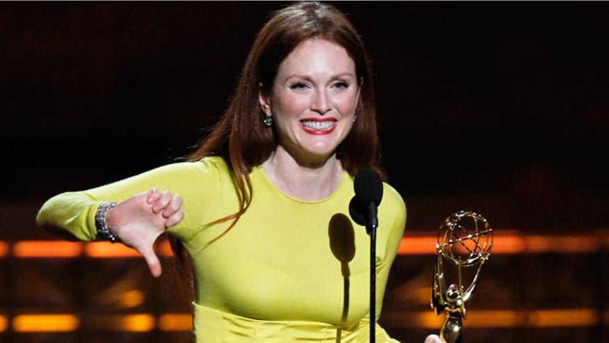 julianne-moore-thumbs-down-emmys-reuters-660.jpg
