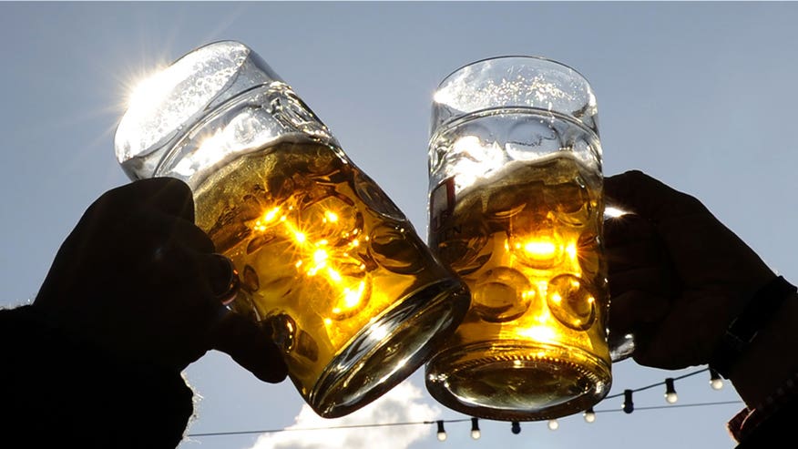 Cheers Toast Beer Glasses Alcohol 01