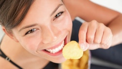 You've spent months watching your weight and getting fit for swimsuit season. Now, you find yourself sitting in an airport and you are hungry. Here are five ways to eat well on the fly without going overboard on calories and fat
