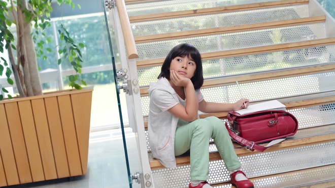 girl_schoolbag.jpg