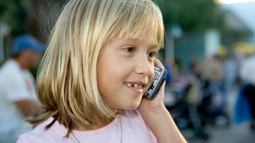 450_072808_cell_phone_child.jpg