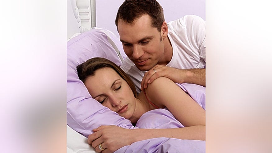 couple-in-bed-415x458.jpg