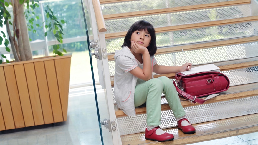 girl_schoolbag.jpg