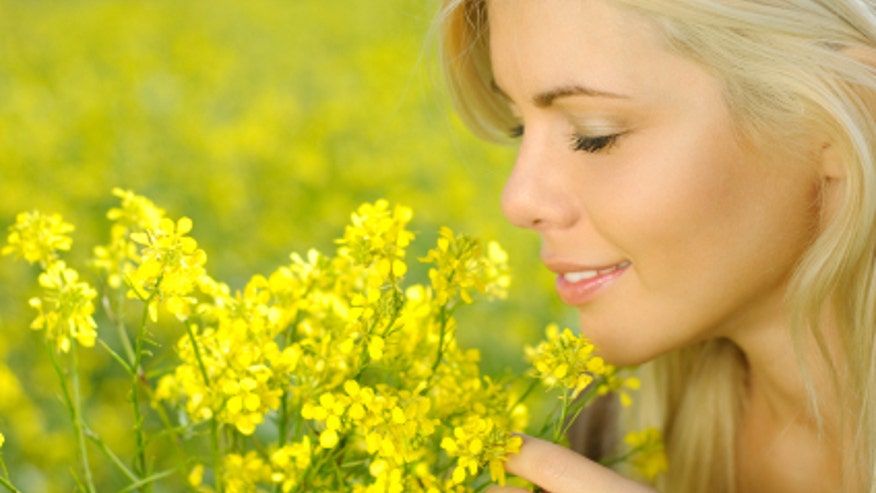woman_smelling_flowers.jpg