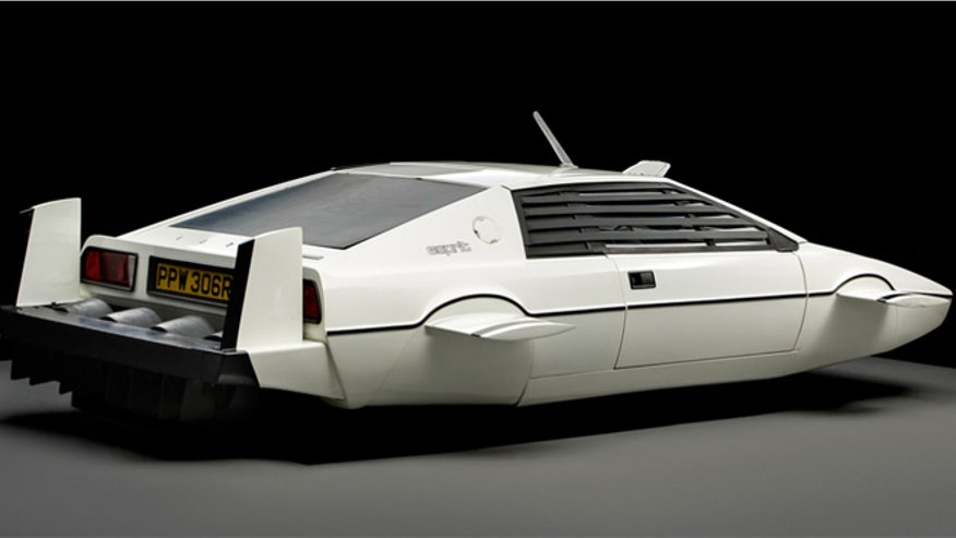 bond-lotus-rear.jpg