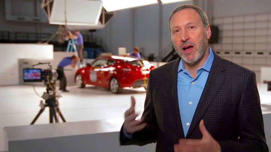 iihs-shows-how-it-documents-crash-tests_100465263_l.jpg