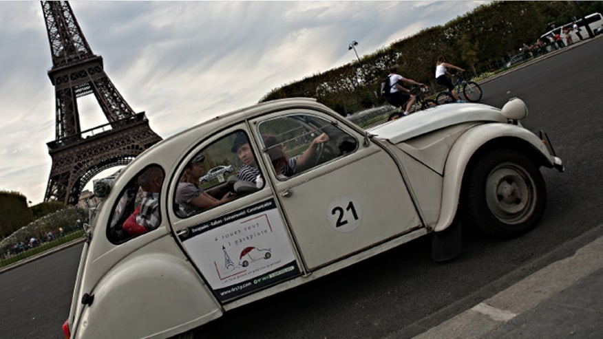 parisoldcar660.jpg