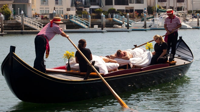 massage_gondola.JPG