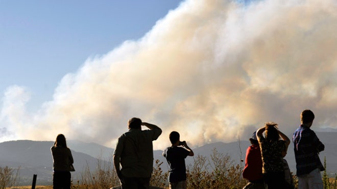 People watch Colo fire