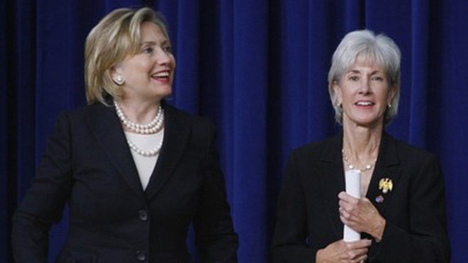 clinton_sebelius_113009
