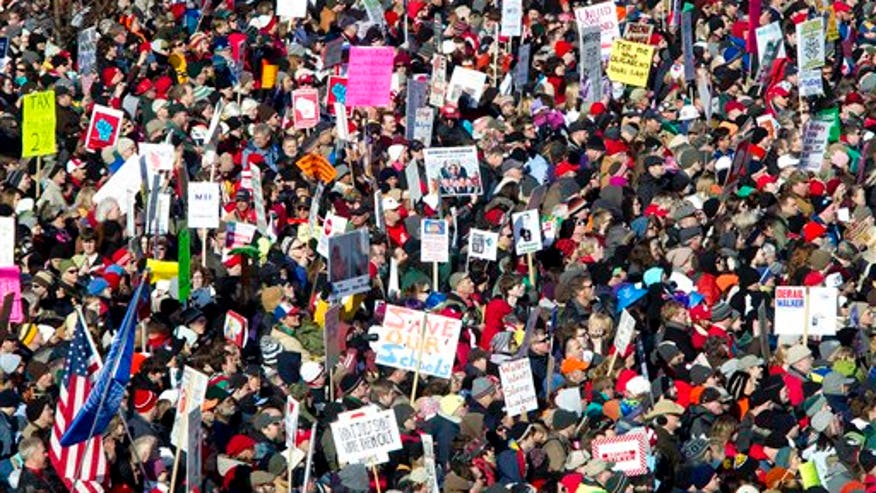 Wisconsin_protest_031211