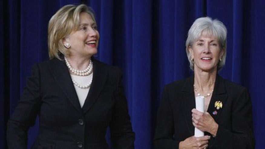 clinton_sebelius_113009