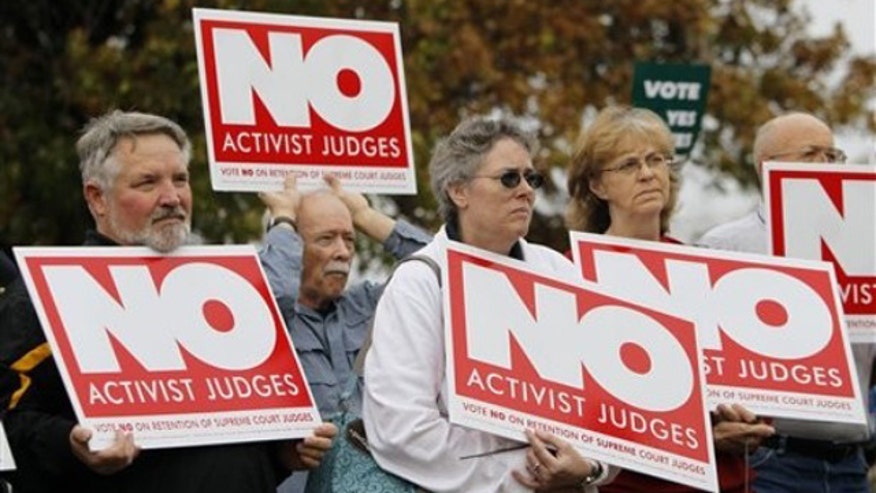 iowa_judgesprotest_102510.jpg