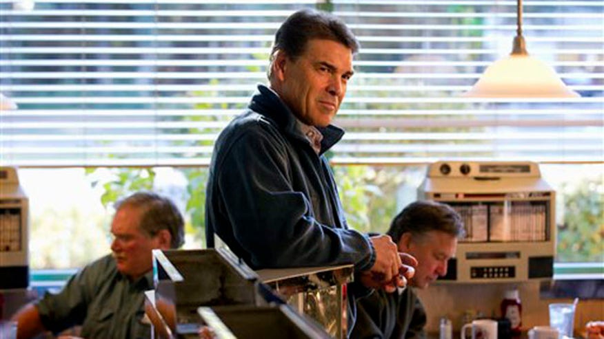 perry_hilton_011312.jpg