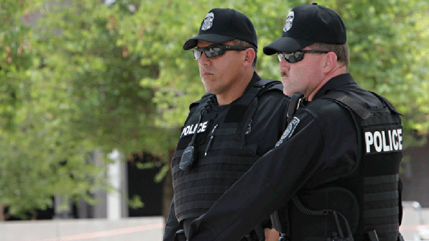 police_immigration_072810