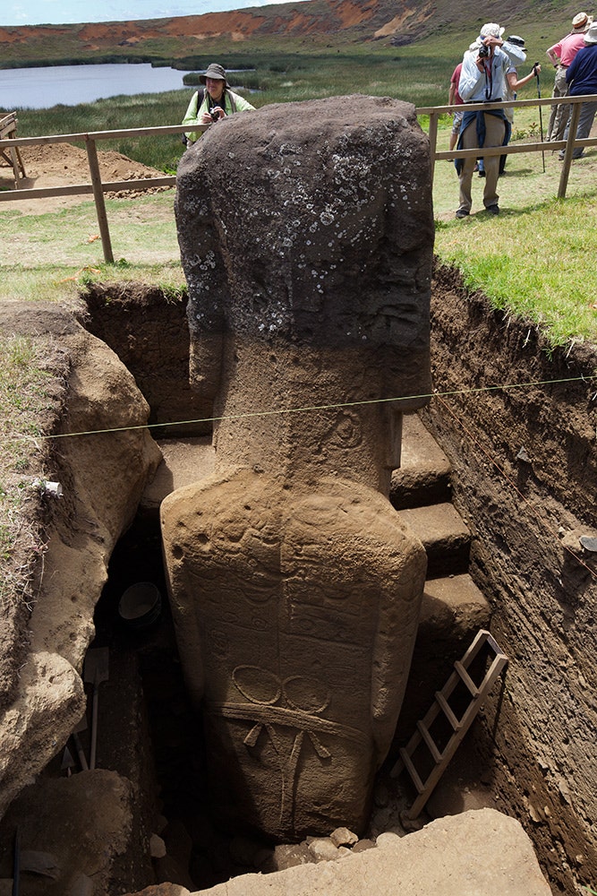 Archaeologists Excavate Easter Island S Statues