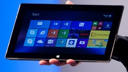 Delta Air Lines plans to buy , Microsoft Surface  tablets for its pilots to replace the heavy bundles of books and maps they haul around now.              