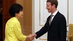 Facebook CEO Mark Zuckerberg met with South Korean President Geun-hye in Seoul to discuss ways to stimulate entrepreneurship and venture firms in Asia's fourth-largest economy.