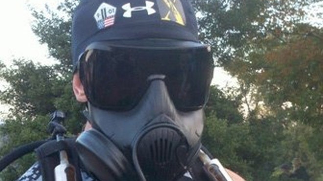 Soles in gas mask