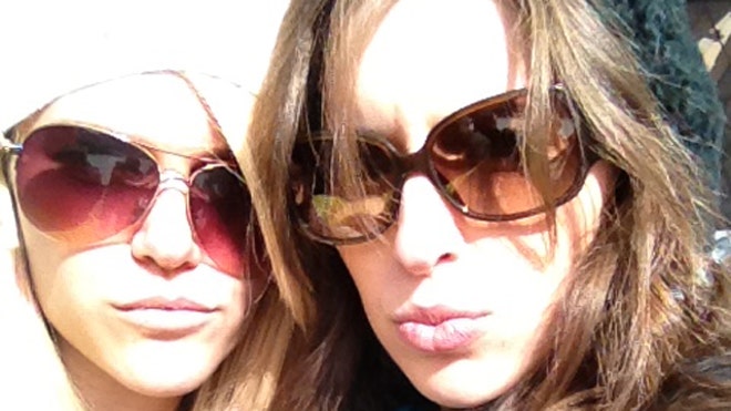 Lauren Scruggs with sister