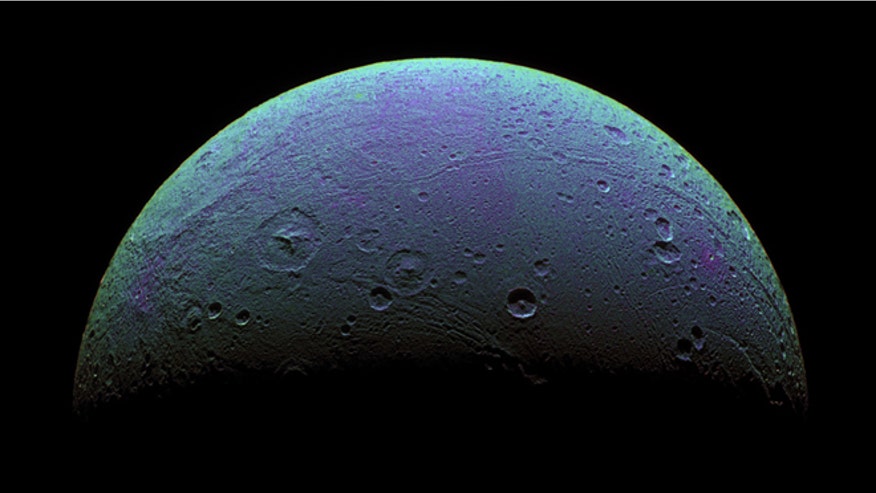 dione-faults-false-color-cassini.jpg