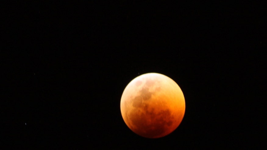 lunar eclipse june 2011 -- from Space.com