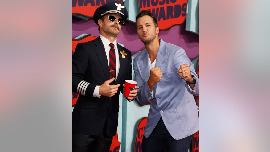 luke bryan dierks bentley drunk plane.jpg