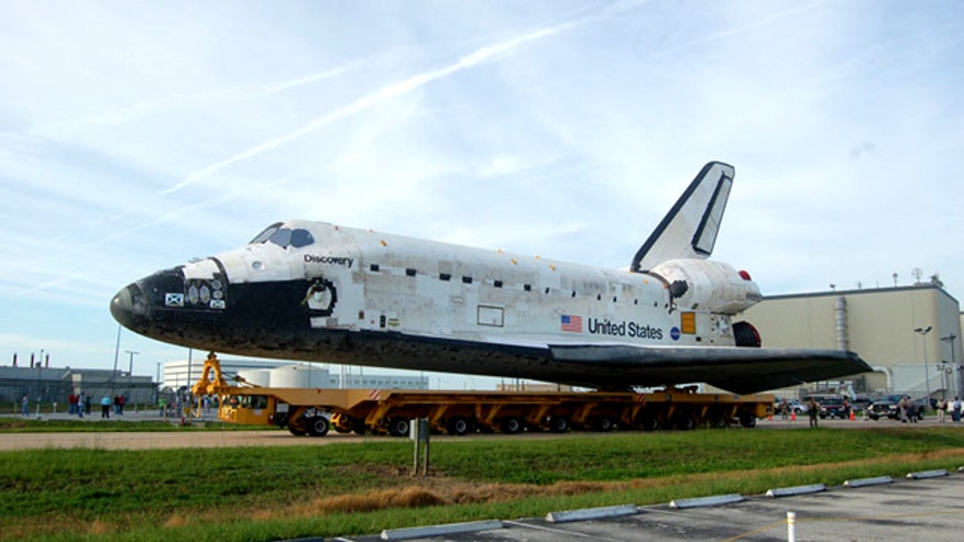 Shuttle Discovery Prepares