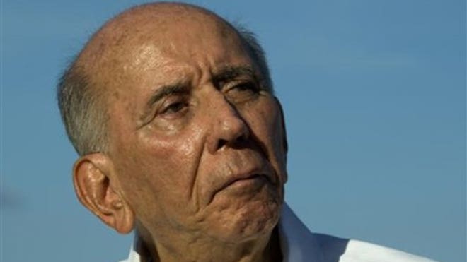 Venezuela_Perez_Obit_Mace.jpg