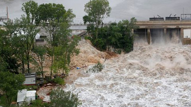 Iowa Dam Breaks