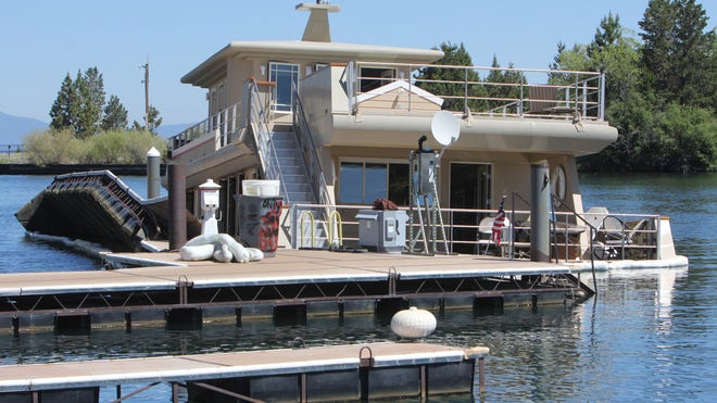 lake_tahoe_sunken_yacht.jpg