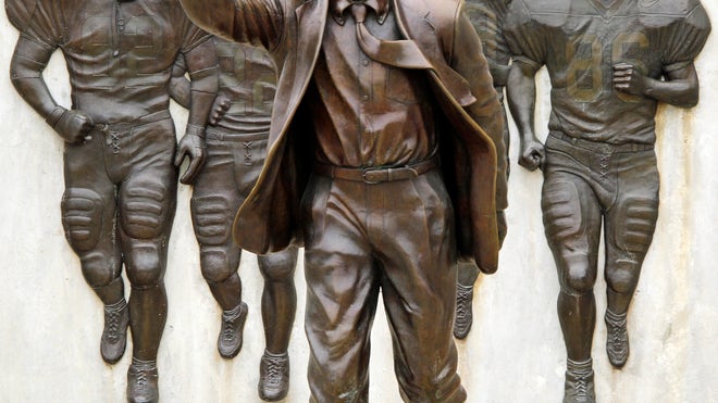 penn_state_paterno_statue.jpg