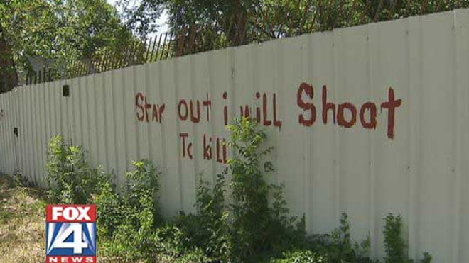 stayoutsign.jpg